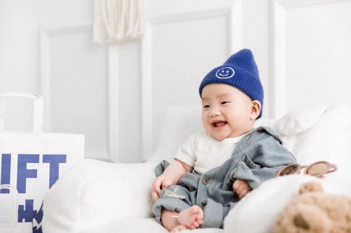 太康宝宝吃奶蹬腿烦躁扭动